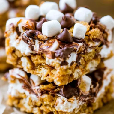 Delicious no-bake s'mores bars with chocolate and marshmallows