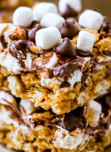 Delicious no-bake s'mores bars with chocolate and marshmallows