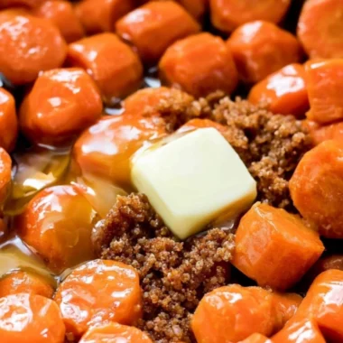 Slow cooker maple glazed carrots recipe with fresh vegetables and maple syrup